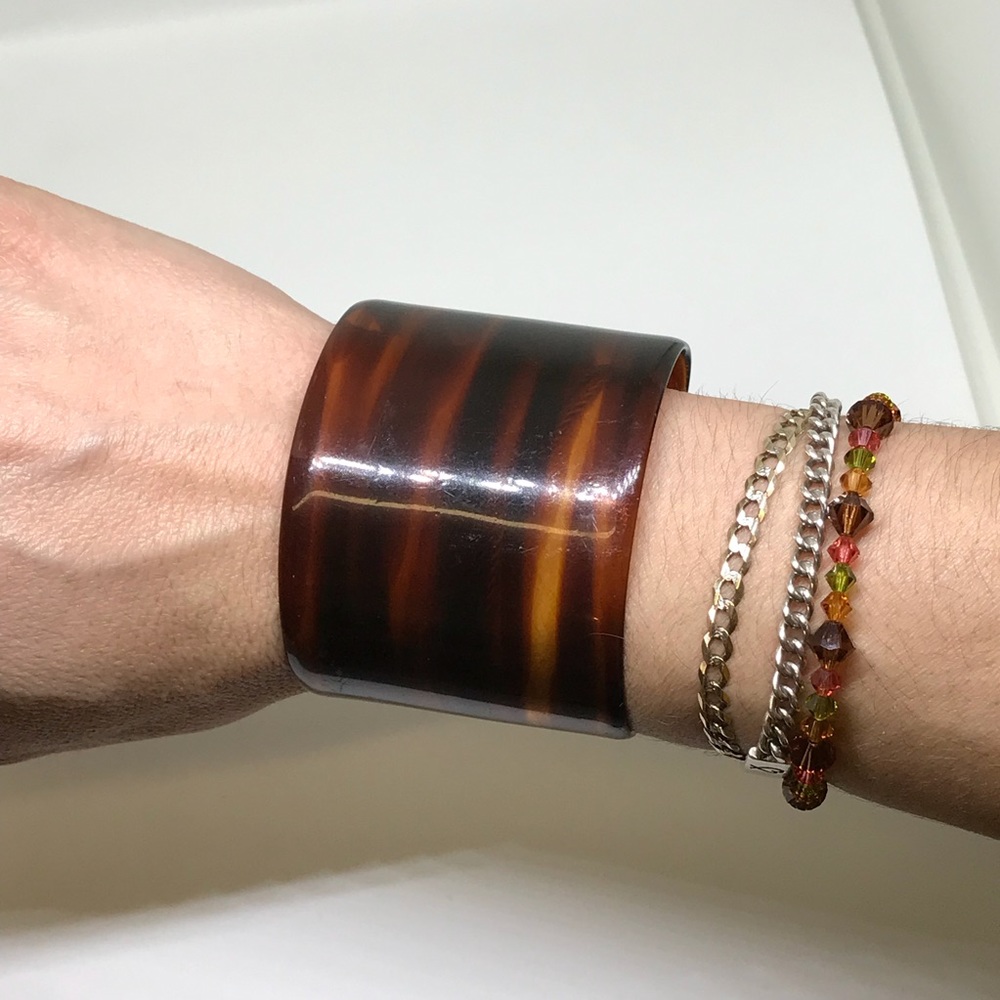 Woman’s acrylic Bracelet